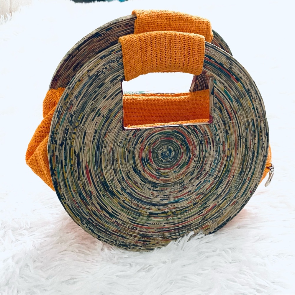 New! RARE ✨ Hand-woven Recycled Paper Handbag - Picture 3 of 9